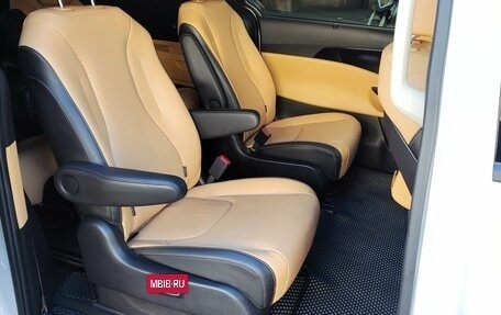 KIA Carnival, 2020 год, 4 300 000 рублей, 18 фотография