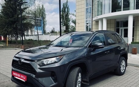 Toyota RAV4, 2019 год, 3 300 000 рублей, 2 фотография
