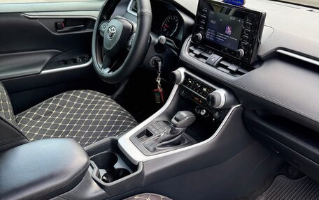 Toyota RAV4, 2019 год, 3 300 000 рублей, 11 фотография
