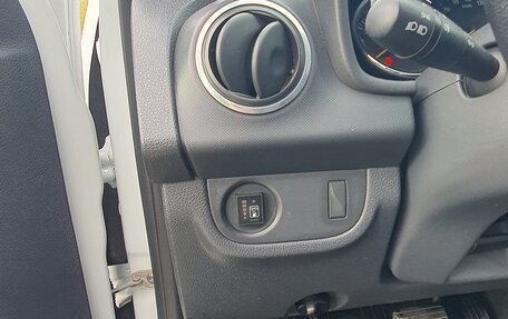 Renault Logan II, 2019 год, 730 000 рублей, 15 фотография