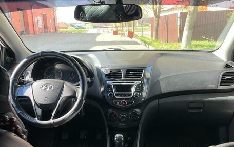 Hyundai Solaris II рестайлинг, 2016 год, 680 000 рублей, 1 фотография
