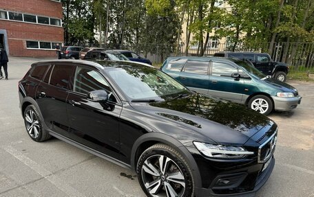 Volvo V60 Cross Country II, 2019 год, 3 500 000 рублей, 10 фотография