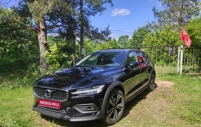 Volvo V60 Cross Country II, 2019 год, 3 500 000 рублей, 1 фотография