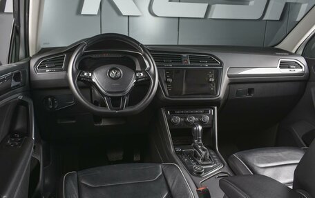 Volkswagen Tiguan II, 2018 год, 2 449 000 рублей, 6 фотография