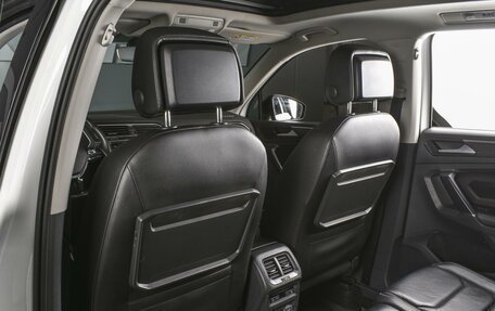 Volkswagen Tiguan II, 2018 год, 2 449 000 рублей, 11 фотография