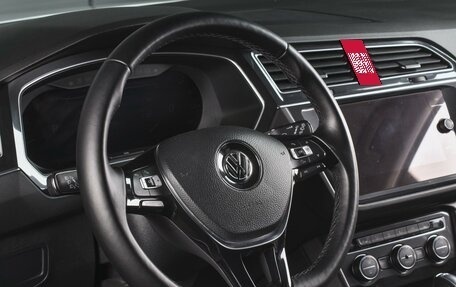 Volkswagen Tiguan II, 2018 год, 2 449 000 рублей, 21 фотография