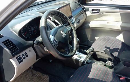 Mitsubishi Pajero Sport II рестайлинг, 2013 год, 1 870 000 рублей, 2 фотография