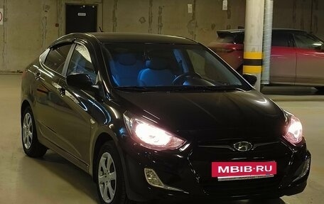 Hyundai Solaris II рестайлинг, 2013 год, 1 200 000 рублей, 2 фотография