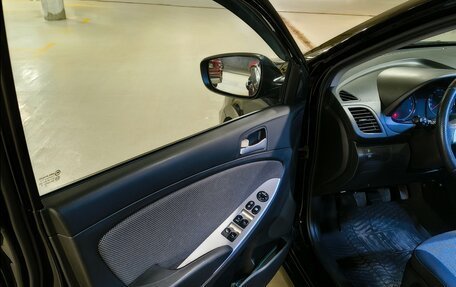 Hyundai Solaris II рестайлинг, 2013 год, 1 200 000 рублей, 14 фотография