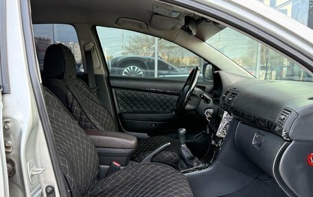Toyota Avensis III рестайлинг, 2006 год, 1 000 000 рублей, 10 фотография