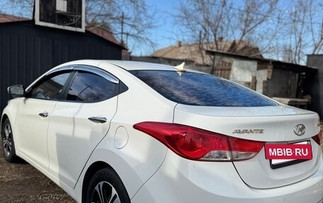 Hyundai Avante, 2012 год, 800 000 рублей, 2 фотография