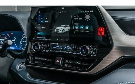 Toyota Highlander, 2025 год, 7 600 000 рублей, 13 фотография