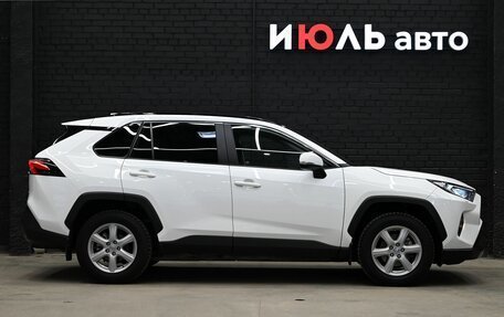 Toyota RAV4, 2020 год, 3 025 000 рублей, 9 фотография