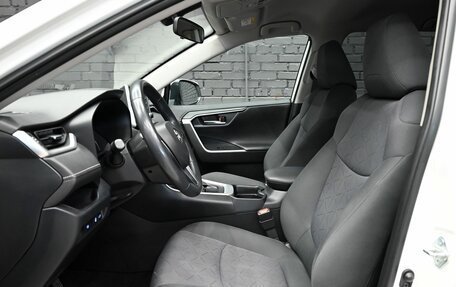 Toyota RAV4, 2020 год, 3 025 000 рублей, 10 фотография