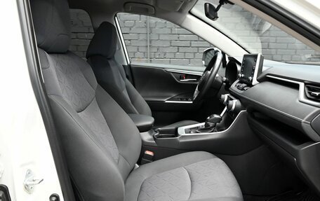 Toyota RAV4, 2020 год, 3 025 000 рублей, 11 фотография