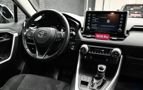 Toyota RAV4, 2020 год, 3 025 000 рублей, 12 фотография