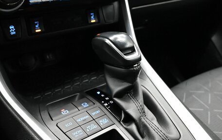 Toyota RAV4, 2020 год, 3 025 000 рублей, 19 фотография