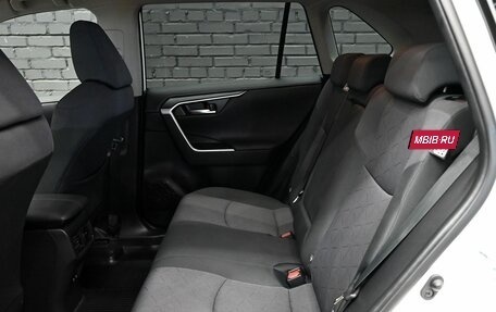 Toyota RAV4, 2020 год, 3 025 000 рублей, 22 фотография