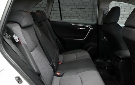 Toyota RAV4, 2020 год, 3 025 000 рублей, 21 фотография