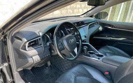 Toyota Camry, 2018 год, 2 990 000 рублей, 9 фотография