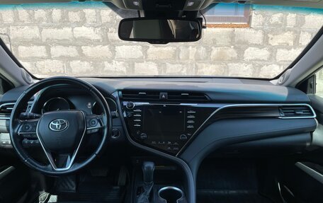 Toyota Camry, 2018 год, 2 990 000 рублей, 12 фотография