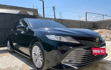 Toyota Camry, 2018 год, 2 990 000 рублей, 2 фотография