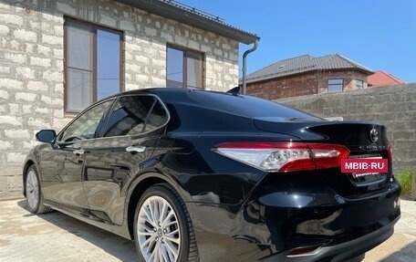 Toyota Camry, 2018 год, 2 990 000 рублей, 4 фотография