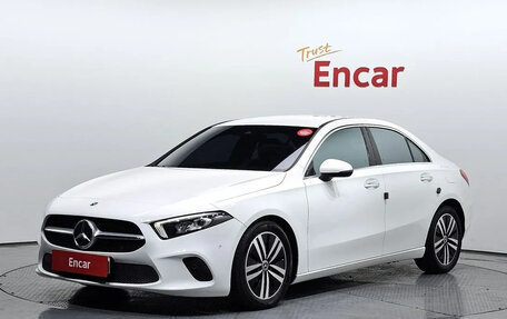 Mercedes-Benz A-Класс, 2021 год, 2 100 000 рублей, 2 фотография