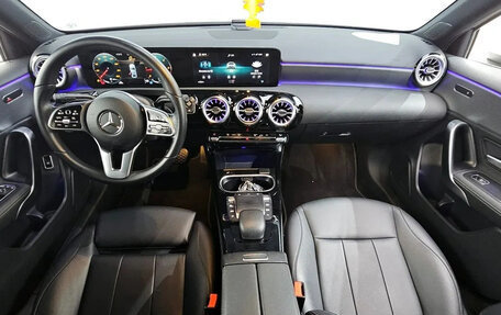 Mercedes-Benz A-Класс, 2021 год, 2 100 000 рублей, 11 фотография