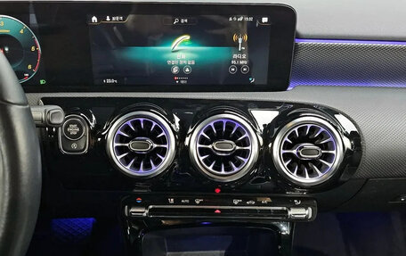 Mercedes-Benz A-Класс, 2021 год, 2 100 000 рублей, 12 фотография