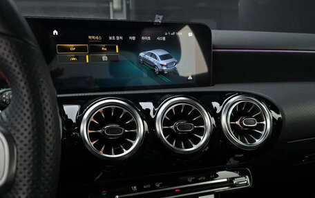 Mercedes-Benz A-Класс, 2021 год, 2 350 000 рублей, 13 фотография