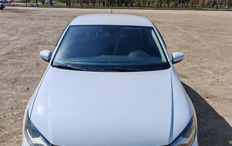 Volkswagen Polo VI (EU Market), 2015 год, 915 000 рублей, 2 фотография