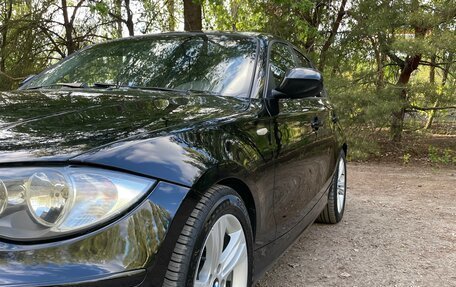 BMW 1 серия, 2010 год, 900 000 рублей, 2 фотография