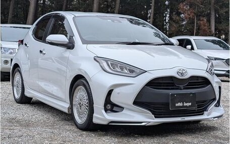 Toyota Yaris, 2022 год, 910 000 рублей, 3 фотография