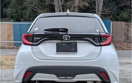 Toyota Yaris, 2022 год, 910 000 рублей, 5 фотография