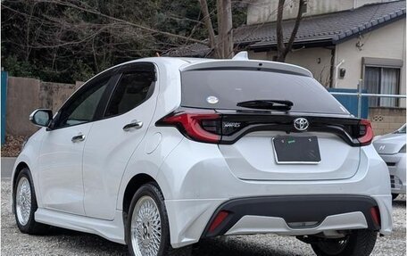 Toyota Yaris, 2022 год, 910 000 рублей, 6 фотография
