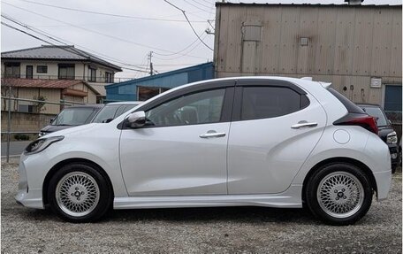 Toyota Yaris, 2022 год, 910 000 рублей, 7 фотография
