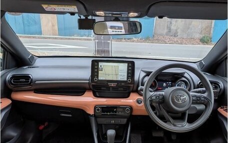Toyota Yaris, 2022 год, 910 000 рублей, 25 фотография
