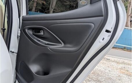 Toyota Yaris, 2022 год, 910 000 рублей, 34 фотография