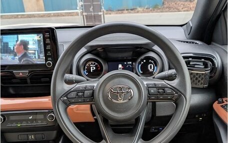 Toyota Yaris, 2022 год, 910 000 рублей, 27 фотография