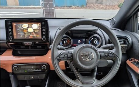 Toyota Yaris, 2022 год, 910 000 рублей, 26 фотография
