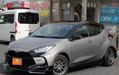 Toyota Yaris, 2022 год, 998 000 рублей, 1 фотография