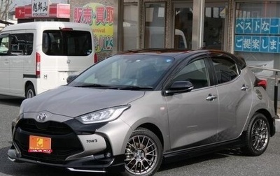 Toyota Yaris, 2022 год, 998 000 рублей, 1 фотография