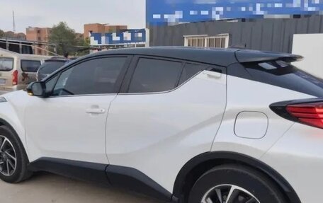 Toyota C-HR I рестайлинг, 2021 год, 1 600 000 рублей, 6 фотография