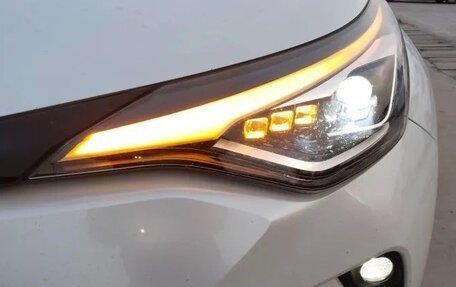 Toyota C-HR I рестайлинг, 2021 год, 1 600 000 рублей, 3 фотография