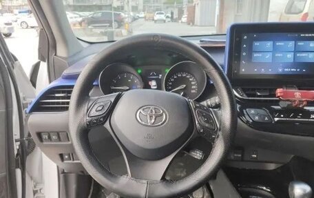 Toyota C-HR I рестайлинг, 2021 год, 1 600 000 рублей, 13 фотография