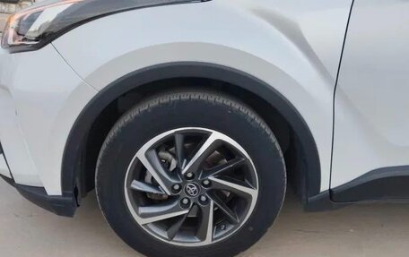 Toyota C-HR I рестайлинг, 2021 год, 1 600 000 рублей, 11 фотография