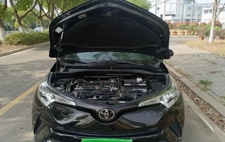 Toyota C-HR I рестайлинг, 2021 год, 1 640 000 рублей, 9 фотография