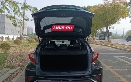 Toyota C-HR I рестайлинг, 2021 год, 1 640 000 рублей, 8 фотография