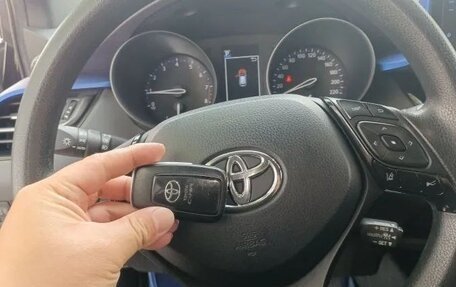 Toyota C-HR I рестайлинг, 2021 год, 1 640 000 рублей, 24 фотография